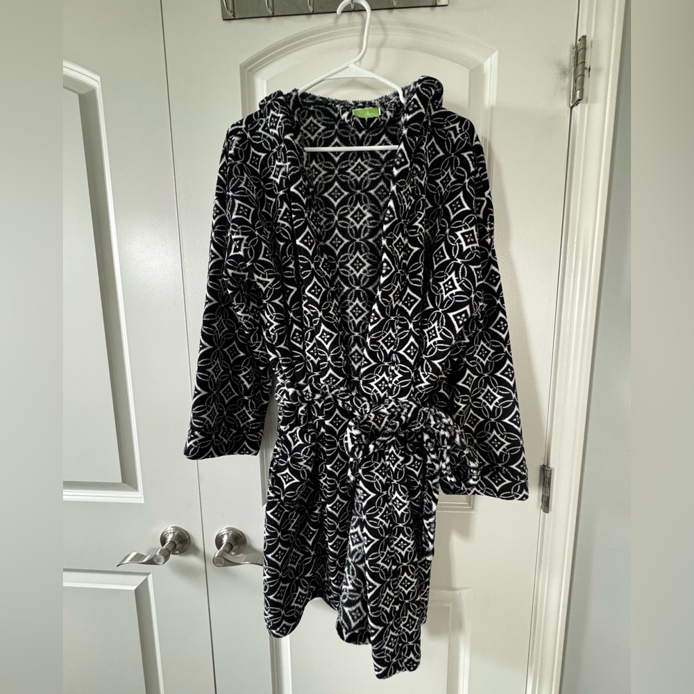 Vera Bradley Black and White Concerto Pattern Hooded Fleece Robe S/M